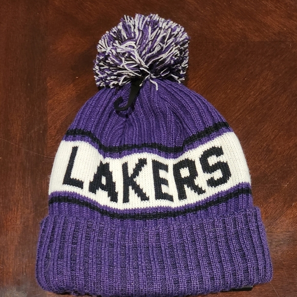 Los Angeles Lakers NBA Ultra Game Unisex Pom Beanie Winter Hat New With Tags - Picture 2 of 2